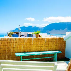 famara-rooftop-1.in-canary-islands.com/